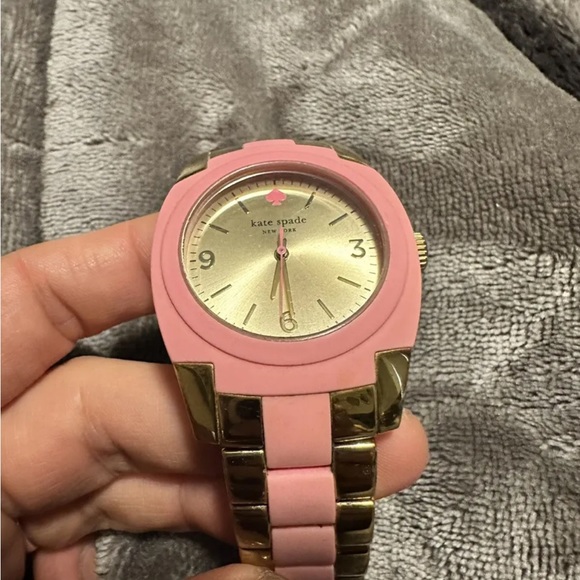 Kate spade very unique watch for small wrist - Picture 4 of 6